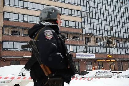 В России пенсионер открыл стрельбу по устроившим пьянку в подъезде - lenta.ru - Россия - Санкт-Петербург