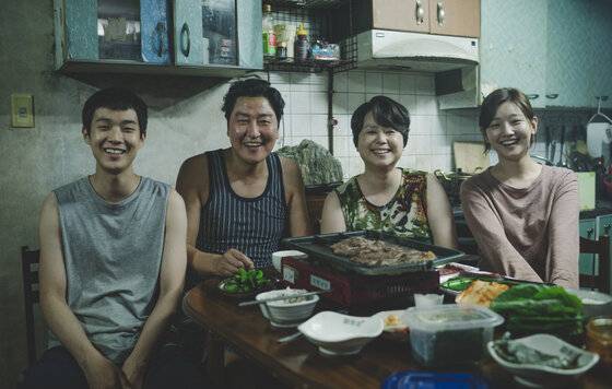 Пон Чжун Хо - Южнокорейская кинолента «Паразиты» получила «Оскар» за лучший фильм - vm.ru - США