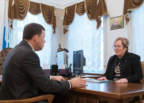 Свердловский омбудсмен рассказала, что уральцы хотят видеть в Конституции - nakanune.ru - Россия - Екатеринбург - Свердловская обл.