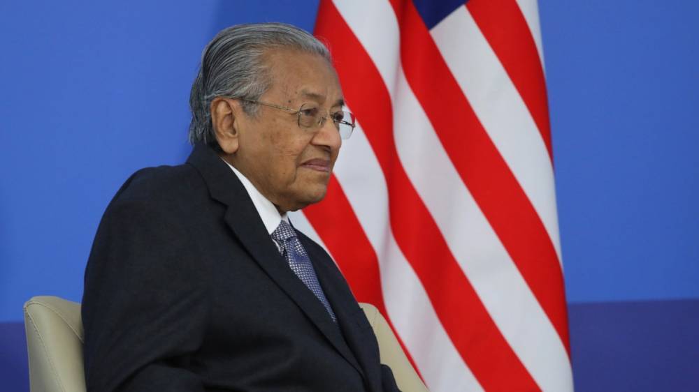Дональд Трамп - Мохамад Махатхир - Премьер Малайзии Мохамад призвал Трампа уйти в отставку, чтобы «спасти Америку» - vestirossii.com - Китай - США - Вашингтон - Малайзия - Куала-Лумпур