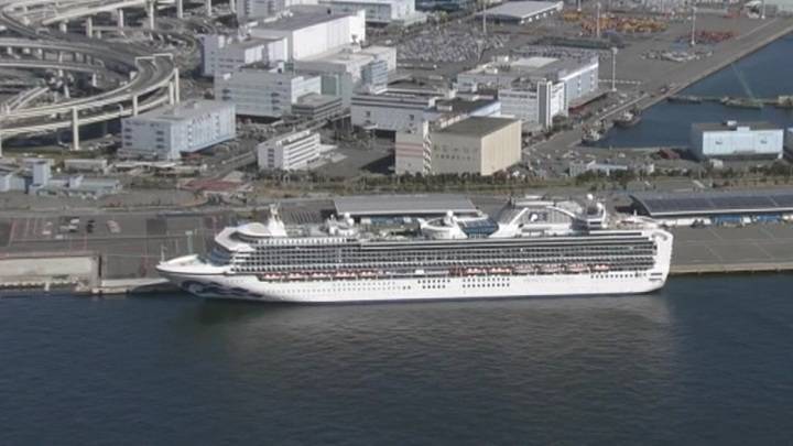 Diamond Princess - С лайнера Diamond Princess эвакуируют пожилых людей - vesti.ru - Япония - Иокогама