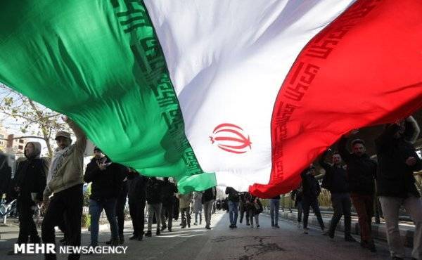 Касем Сулеймани - Иранцы 41-й раз вышли на улицы с лозунгом «Смерть Америке!» - eadaily.com - Израиль - Иран - Тегеран - Керман