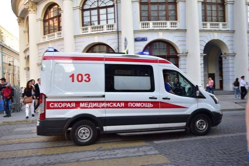 Двух человек сбили на пешеходном переходе в центре Москвы - vm.ru - Москва