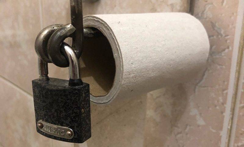 В российской больнице повесили замок на туалетную бумагу. И вот почему - bloknot.ru - Тюменская обл. - Тобольск