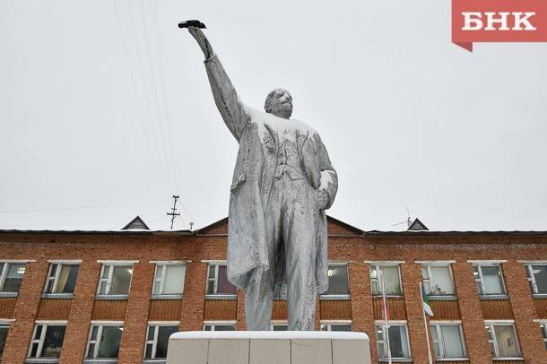 Сергей Паршуков - Владимир Ленин - С площади Объячево хотят убрать памятник Ленину - bnkomi.ru - район Прилузский