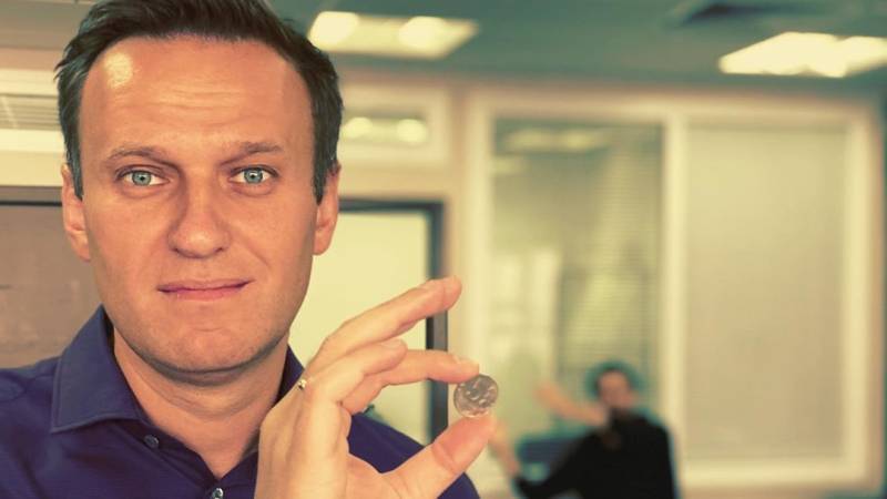 Алексей Навальный - Олег Матвейчев - Навальный решил заработать на поддержке американского коммуниста Сандерса - polit.info - Россия - USA - штат Нью-Гэмпшир