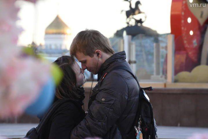 Аналитики посчитали, сколько российских пар празднуют День влюбленных - vm.ru