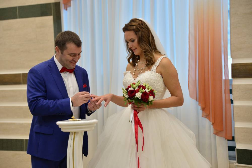 Более 500 пар поженятся в столице в День всех влюбленных - vm.ru - Россия