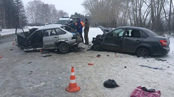 На трассе Екатеринбург — Курган при столкновении двух Lada погиб человек, три пострадали - znak.com - Екатеринбург - Самара - Свердловская обл. - Шадринск