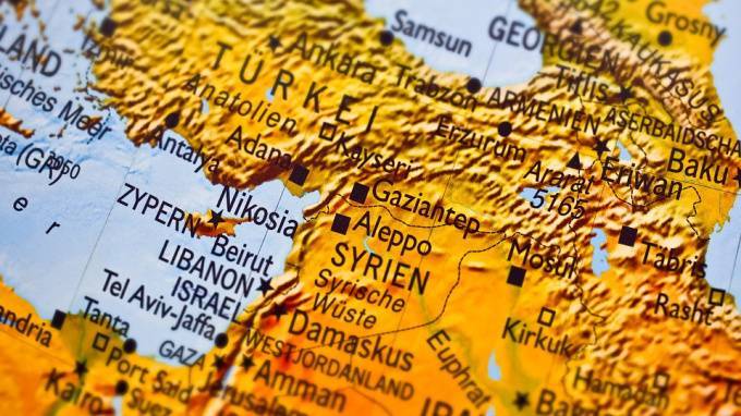 Турецкие военные блокируют стратегическую трассу в Сирии - piter.tv - Россия - Сирия - Дамаск