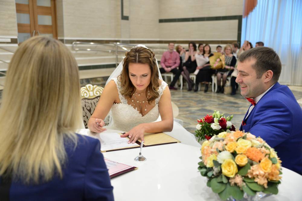 Москвичи стали лидерами по количеству браков в минувшем году - vm.ru