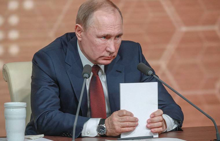 Владимир Путин - Президент России помиловал трёх россиян - news.ru - Россия