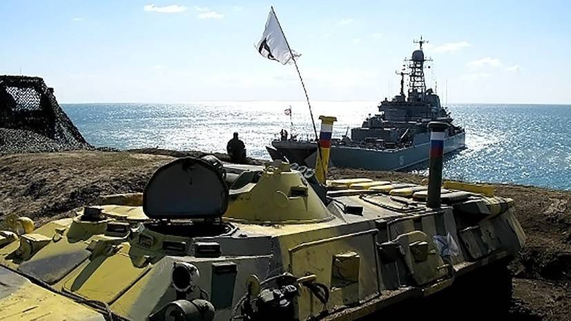 Алексей Рулев - Морпехи ЧФ провели тренировку по погрузке на десантный корабль - russian.rt.com - Севастополь