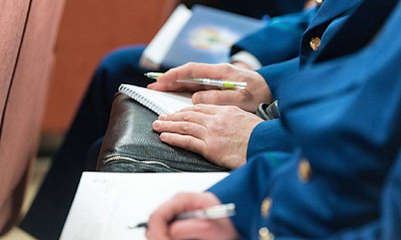 Юрий Галдун - Российских чиновников оденут в военизированную форму - bloknot.ru - Белгород