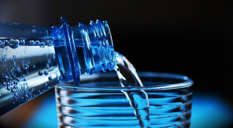 Роспотребнадзор назвал необходимую норму воды для детей и взрослых - vm.ru