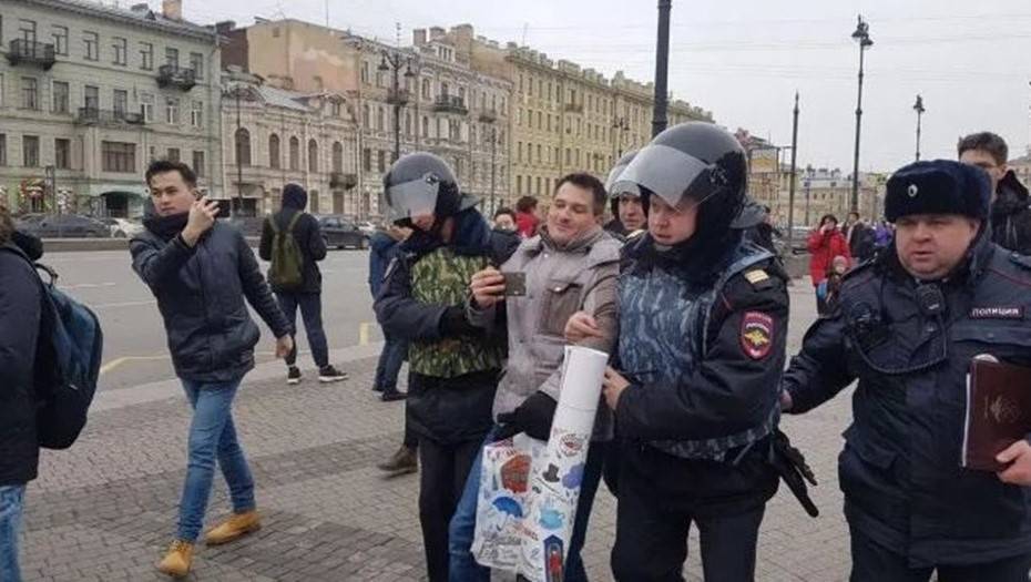 В Петербурге на пикетах против поправок в Конституцию задержали больше 10 человек - dp.ru - Россия - Санкт-Петербург