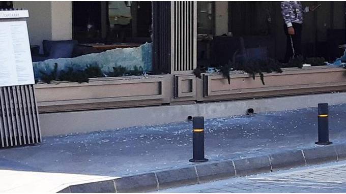На Кипре неизвестный открыл огонь по посетителям кафе из автомата Калашникова - piter.tv - Кипр