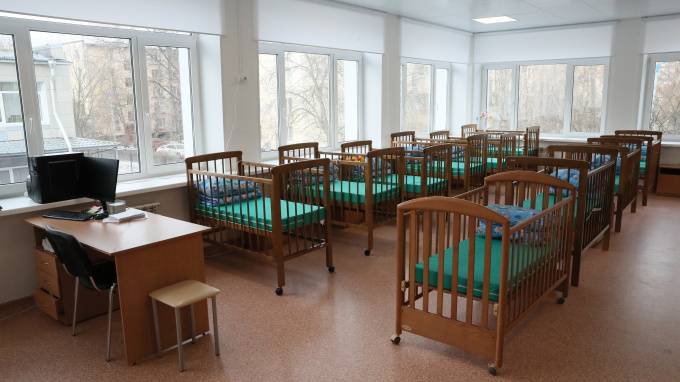 Александр Беглов - Губернатор приехал с визитом в центр реабилитации малышей в Кировском районе - piter.tv