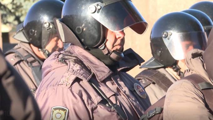 Виктор Бондарев - В Совфеде сообщили о наказанных за работу на митингах росгвардейцах - piter.tv