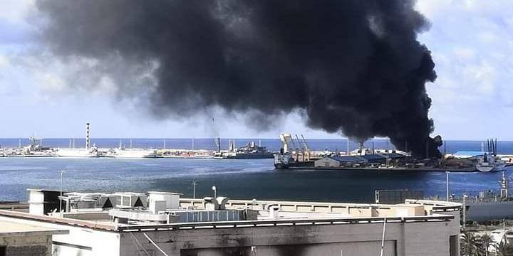 Ливийская национальная армия атаковала турецкое судно с оружием в порту Триполи - ruposters.ru - Ливия - Триполи