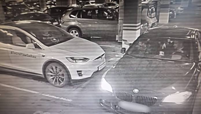 Кирилл Петров - Кузбассовец опубликовал видео, как его Tesla «расстреляли» в Санкт-Петербурге - gazeta.a42.ru - Санкт-Петербург