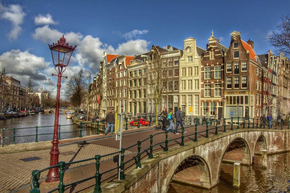 Иностранные компании переносят офисы в Нидерланды из-за Брексита - vm.ru - Англия - Голландия