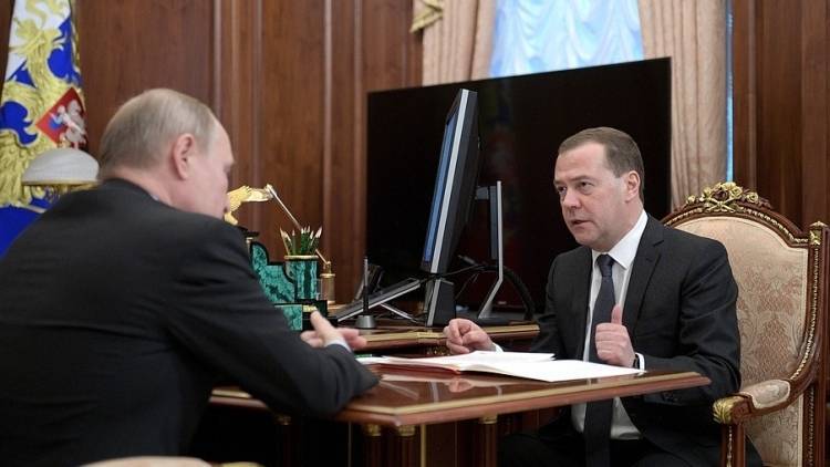 Владимир Путин - Дмитрий Медведев - Андрей Ванденко - Путин заявил, что его «тандем» с Медведевым все еще существует - polit.info - Россия