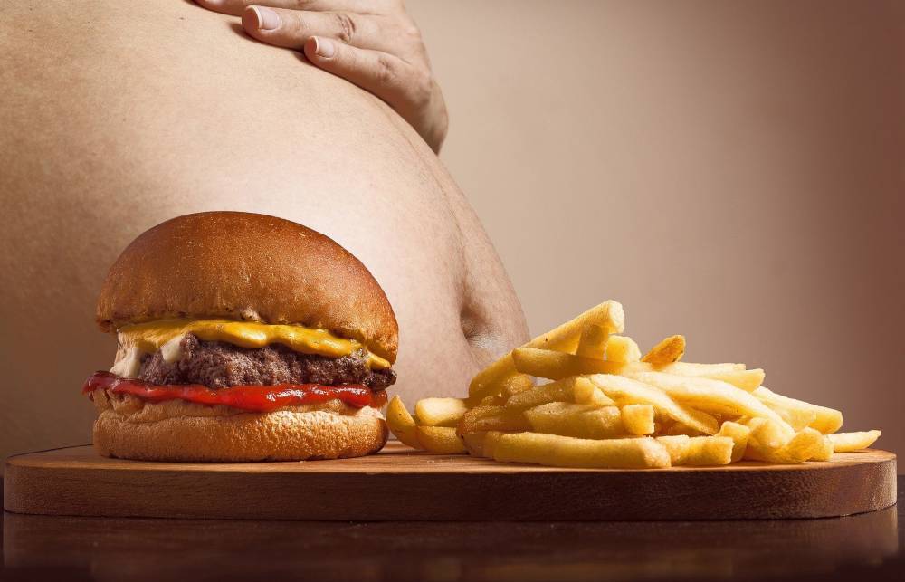 Медики рассказали, как большое количество еды помогает бороться с ожирением - gazeta.a42.ru