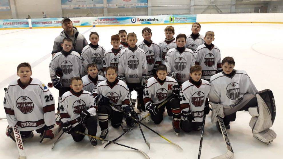 Юные хоккеисты из Глазова вошли в число призеров на республиканских соревнованиях клуба «Золотая шайба» - gorodglazov.com