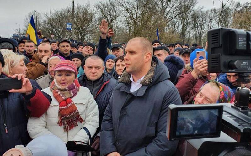 Олег Синегубов - «Ганьба!» – на коронамайдане толпа не стала слушать местного губернатора - politnavigator.net - Полтава - Ухань