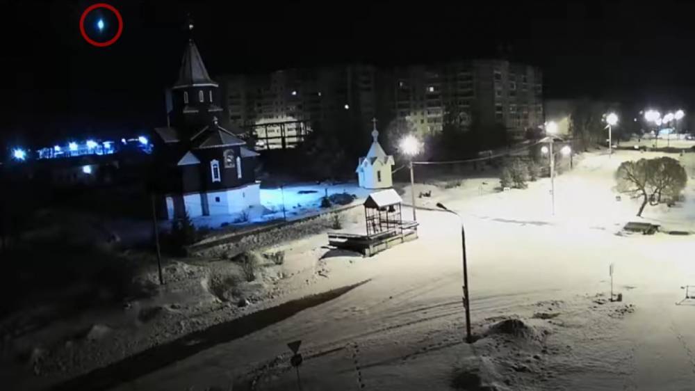 Камеры видеонаблюдения засняли падение метеорита в Карелии - vestirossii.com - Карелия - Петрозаводск - Костомукша