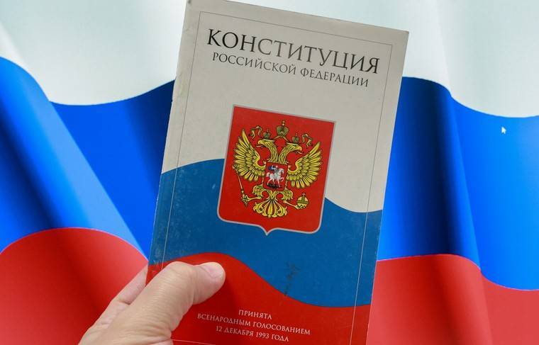 В российскую Конституцию могут внести примерно 40 смысловых поправок - news.ru - Россия