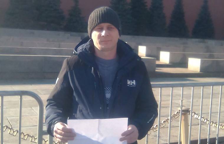 Двоих членов профсоюза «Автодора» задержали за одиночные пикеты у Кремля - news.ru - Китай - Москва