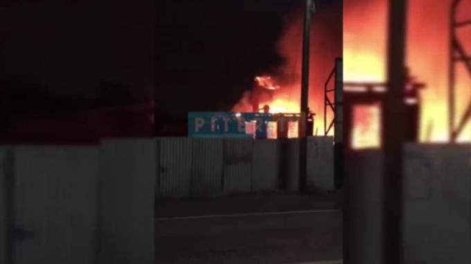 Ночью в Кудрово сгорел деревянный дом - piter.tv - Застройка