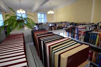 На Украине призвали изъять из библиотек изданные в СССР книги - lenta.ru - Украина