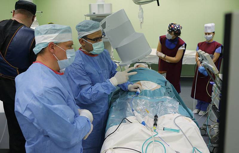 Виктор Назаров - Московские врачи провели сложную операцию на работающем сердце - tvc.ru