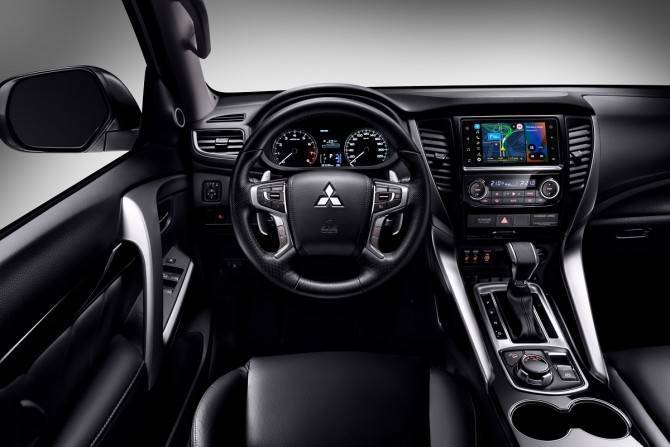 Mitsubishi Outlander и Pajero Sport получили штатную систему Яндекс.Авто - autostat.ru - Калуга
