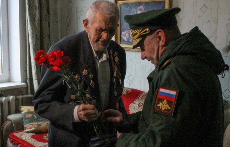 Кнопочные мобильники подарят ветеранам к Дню Победы - news.ru - Югра