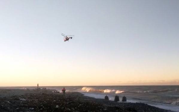 Вертолет вылетел на поиски детей, пропавших при шторме в Сочи - vm.ru - Сочи - Краснодарский край