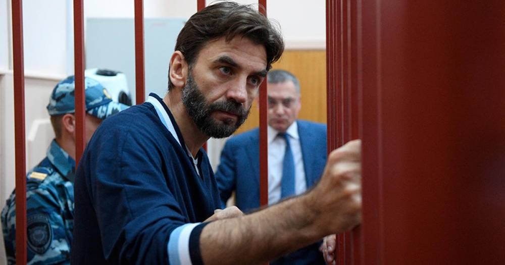 Михаил Абызов - По факту обнаружения наркотиков у Абызова возбуждено уголовное дело - ren.tv - Россия