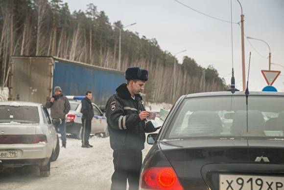 В Зауралье КАМАЗ, уходя от столкновения с автобусом, протаранил остановку - znak.com - Курганская обл. - Шадринск