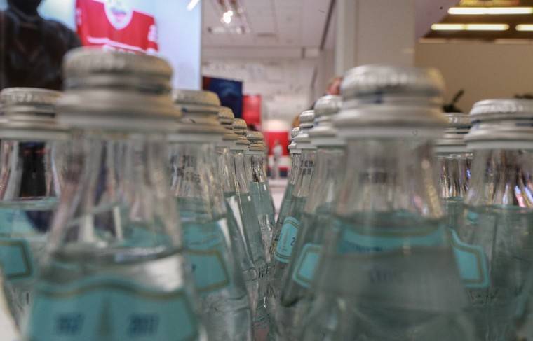 Матвиенко предложила маркировать воду в бутылках - news.ru