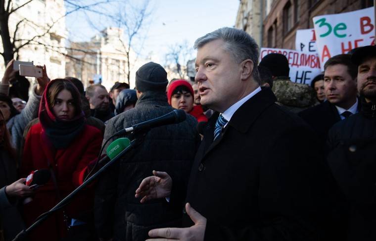 Илья Новиков - Порошенко не отпускали с допроса шесть часов - news.ru - Украина