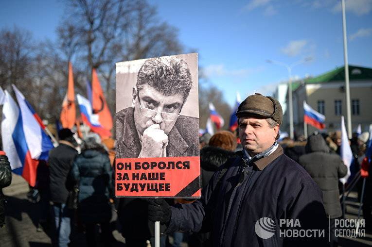 Власти Петербурга предупредили школьников о недопустимости участия в акциях памяти Немцова - theins.ru - Санкт-Петербург