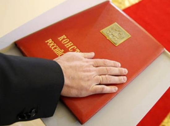Веру в Бога предложено вписать в Конституцию - nakanune.ru - Россия