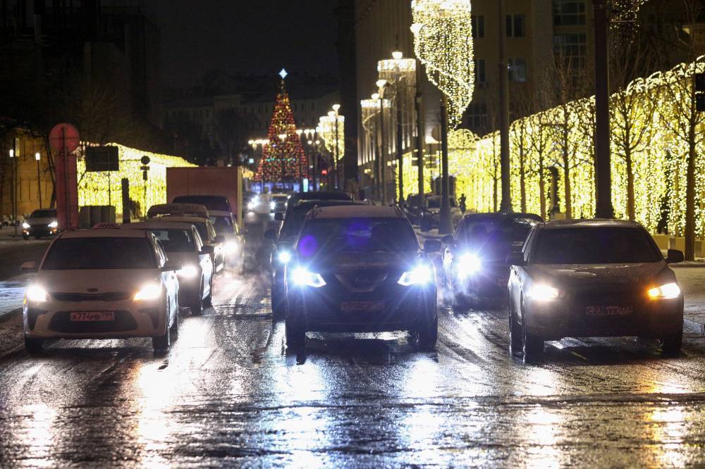 Водителей призвали быть аккуратными на дорогах из-за снегопада - vm.ru - Москва