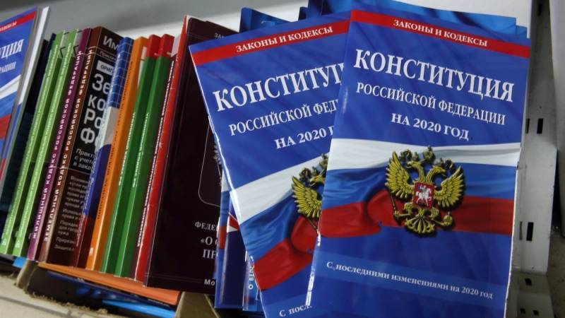 Либералы «защищают» россиян, критикуя социальный блок поправок к Конституции - polit.info - Россия