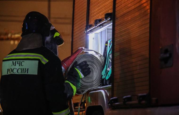 Пожар охватил склад в Истре - news.ru