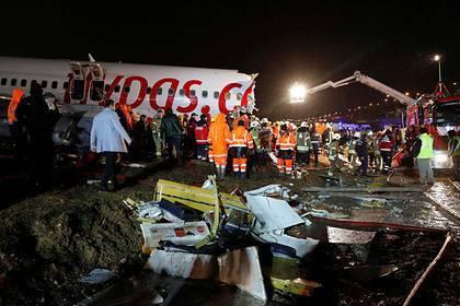 Число пострадавших при аварийной посадке переломившегося пополам лайнера выросло - lenta.ru - Стамбул - Измир