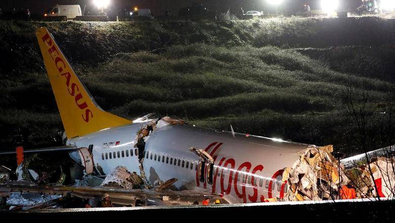 Три человека погибли при жесткой посадке самолета в Стамбуле - newizv.ru - Стамбул